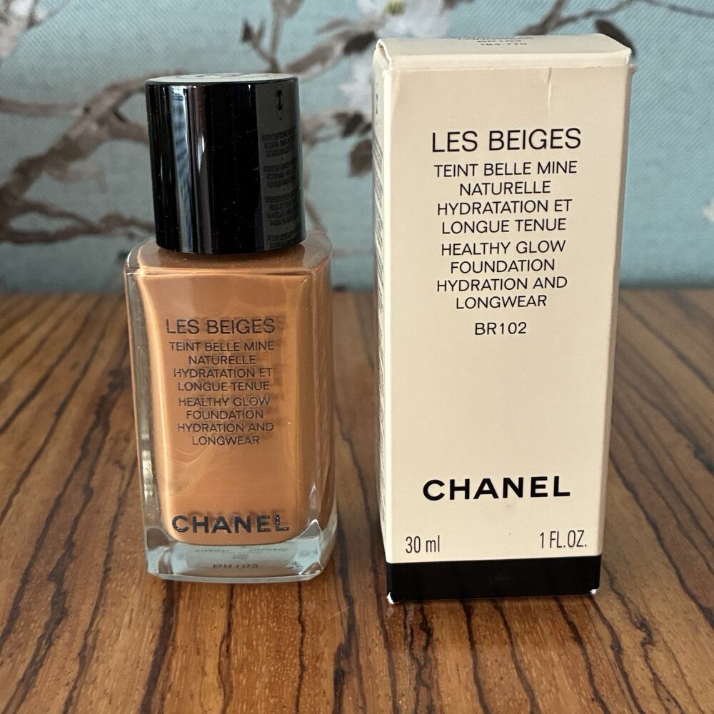 Chanel Les Beiges Healthy Glow Foundation Hydration and Longwear BR102 184.770